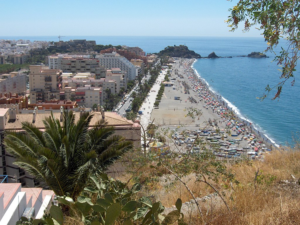 Aparcar en Almuñécar y la Herradura durante verano con ParkingLibre